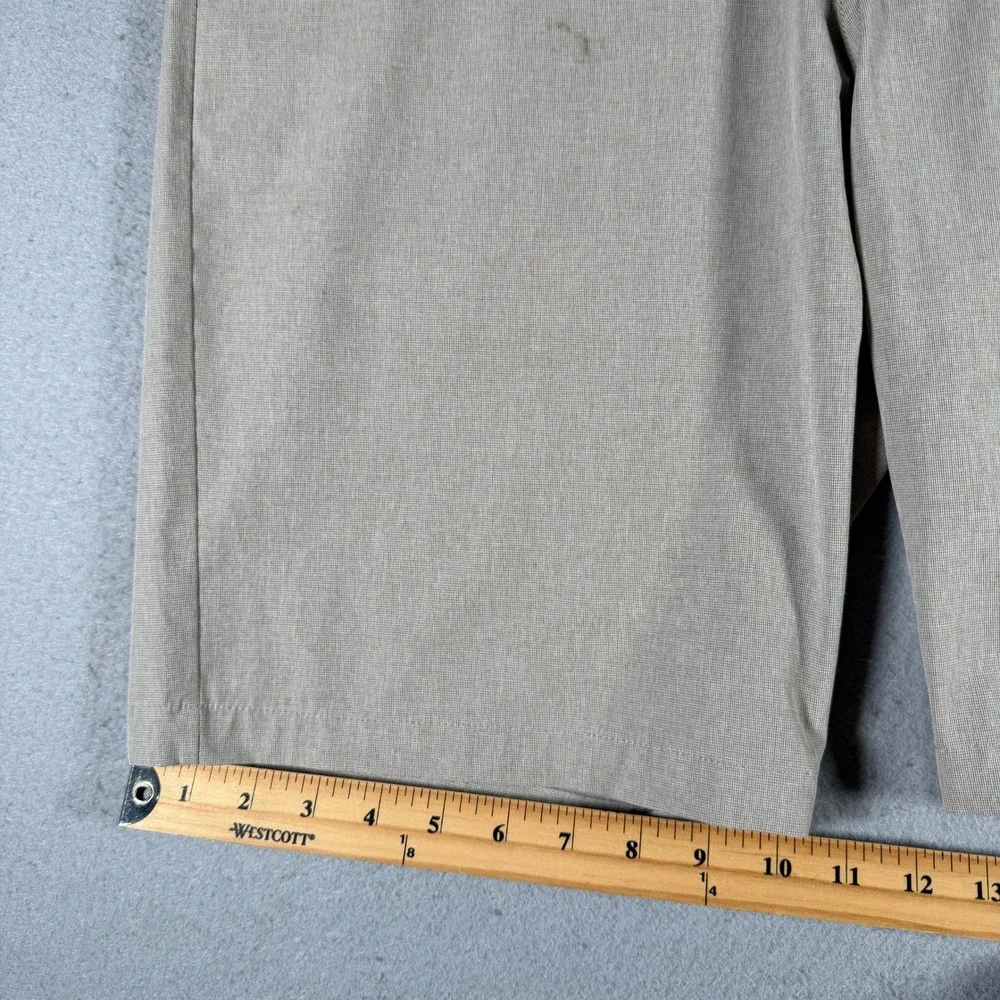 Travis Mathew Mens Tan Khaki Golf Shorts Size 34 Stretch Performance Casual 9 In